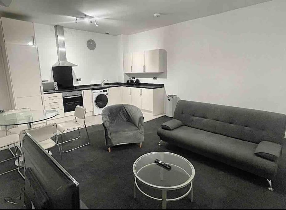 Apartament Modern 2-Bed Flat In Salford Manchester Zewnętrze zdjęcie