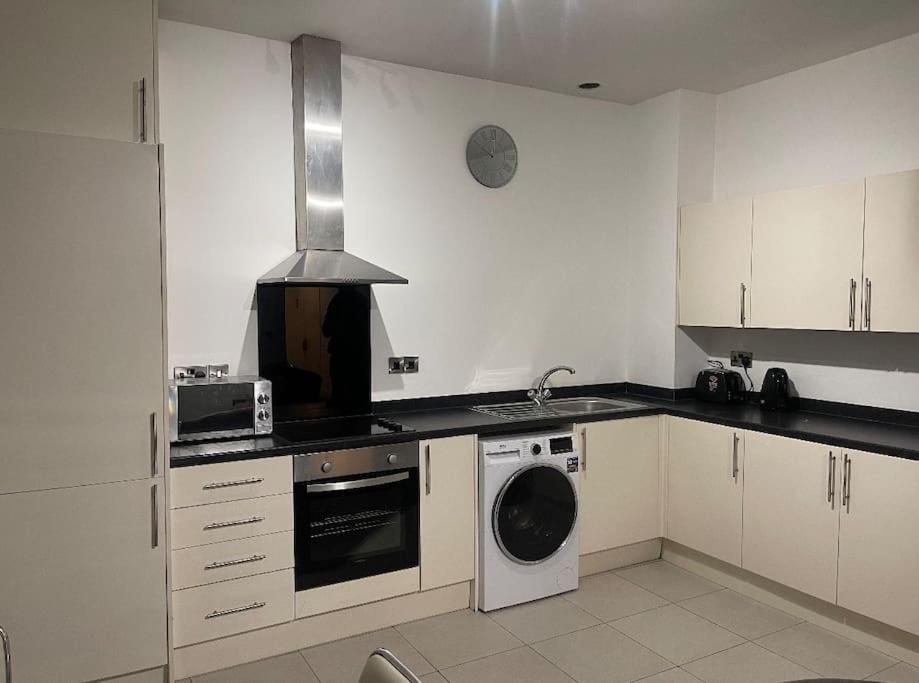 Apartament Modern 2-Bed Flat In Salford Manchester Zewnętrze zdjęcie